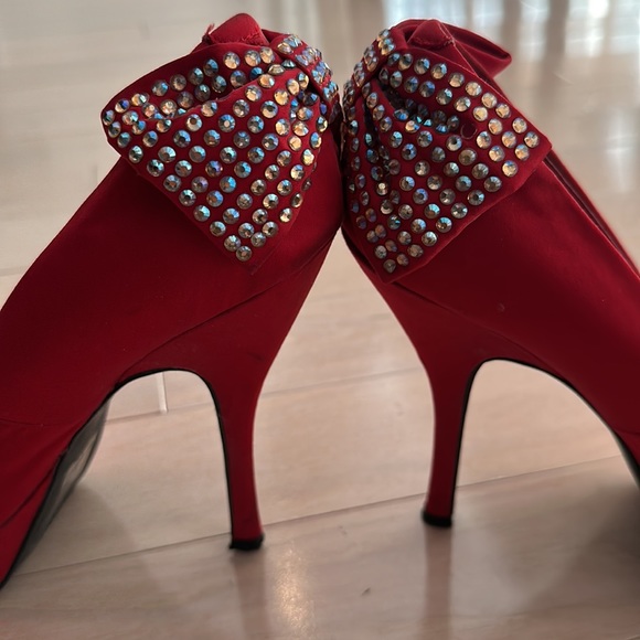 Red Crystal Bow Platform Pumps Size 8.5 - Picture 4 of 5